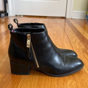 Tommy Hilfiger short black booties